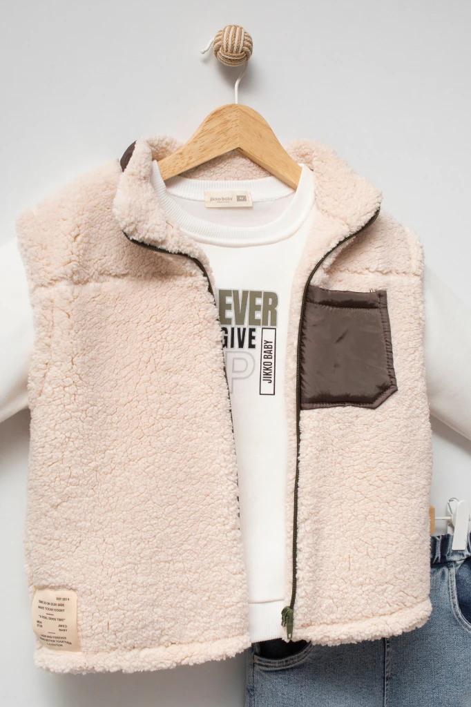 Erkek Çocuk Cep Detaylı Peluş Yelekli Baskılı Sweatshirt ve Kot Pantolon 3’lü Takım 8308 WNT - HAKİ