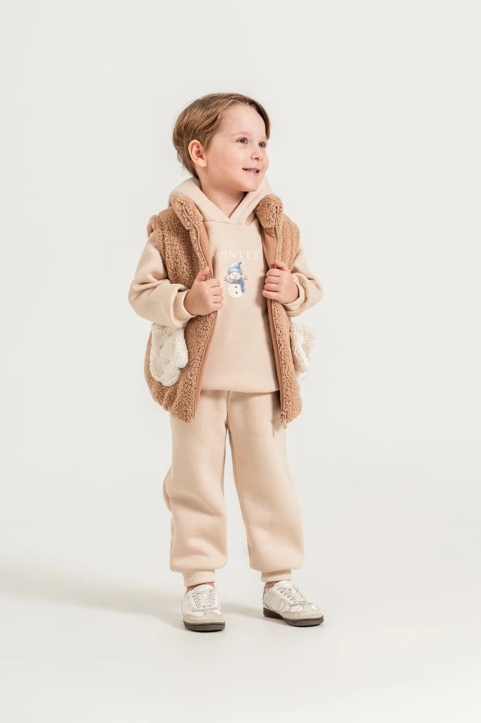 Erkek Çocuk Peluş Yelekli Kardan Adam Baskılı Kapüşonlu Sweatshirt ve Jogger Pantolon 3’lü Takım 8046 WNT - BEJ