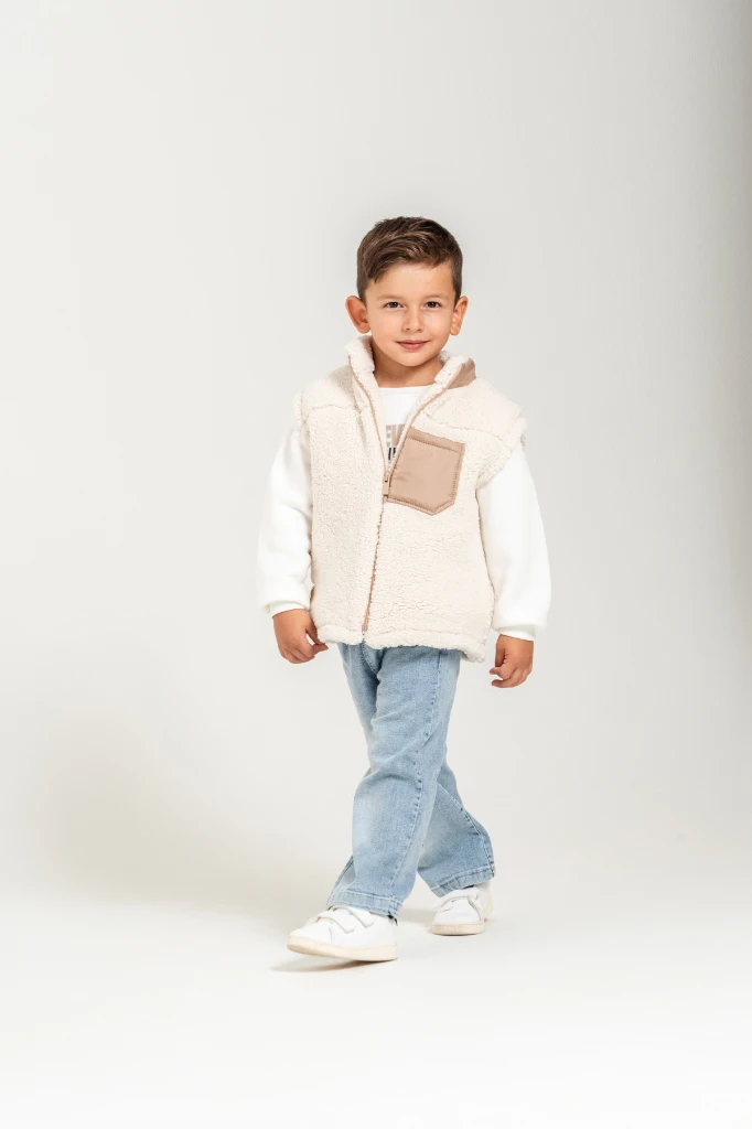 Erkek Çocuk Cep Detaylı Peluş Yelekli Baskılı Sweatshirt ve Kot Pantolon 3’lü Takım 8308 WNT - BEJ