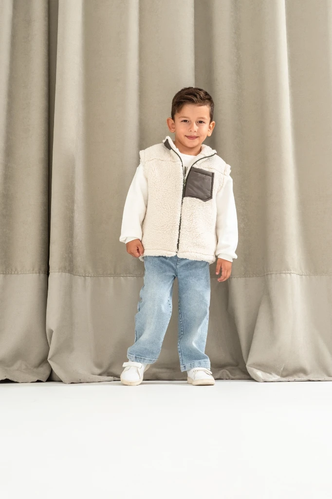 Erkek Çocuk Cep Detaylı Peluş Yelekli Baskılı Sweatshirt ve Kot Pantolon 3’lü Takım 8308 WNT - HAKİ