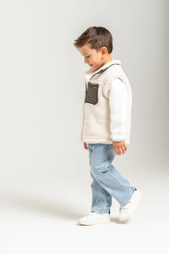 Erkek Çocuk Cep Detaylı Peluş Yelekli Baskılı Sweatshirt ve Kot Pantolon 3’lü Takım 8308 WNT - HAKİ