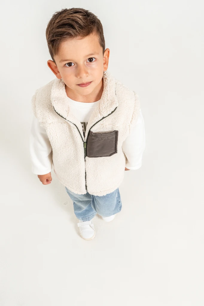 Erkek Çocuk Cep Detaylı Peluş Yelekli Baskılı Sweatshirt ve Kot Pantolon 3’lü Takım 8308 WNT - HAKİ