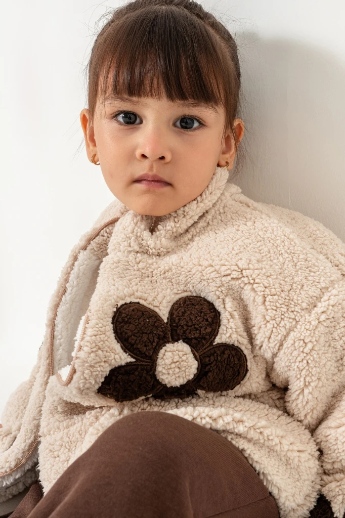 Kız Çocuk Çiçek Detaylı Peluş Ceketli Baskılı Sweatshirt ve Bol Paça Pantolon 3’lü Takım 8309 WNT - BEJ