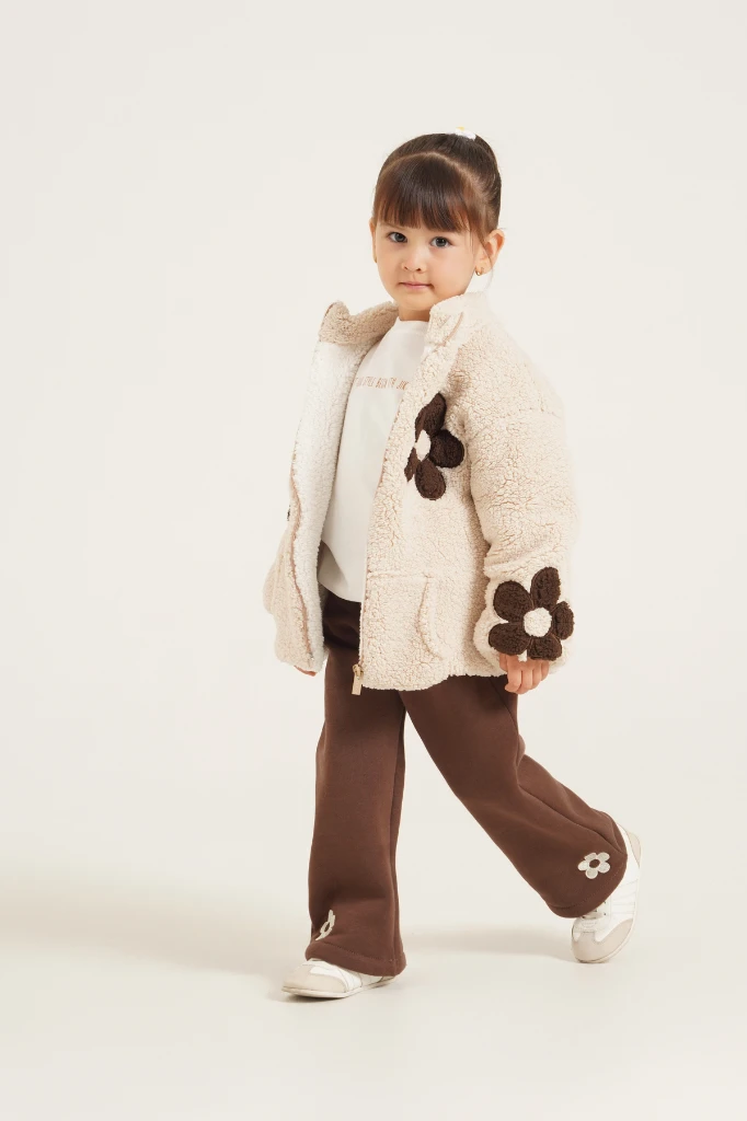 Kız Çocuk Çiçek Detaylı Peluş Ceketli Baskılı Sweatshirt ve Bol Paça Pantolon 3’lü Takım 8309 WNT - BEJ