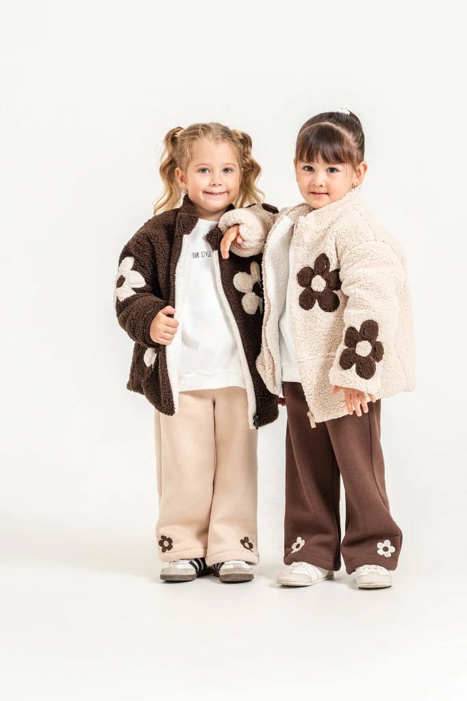 Kız Çocuk Çiçek Detaylı Peluş Ceketli Baskılı Sweatshirt ve Bol Paça Pantolon 3’lü Takım 8309 WNT - BEJ