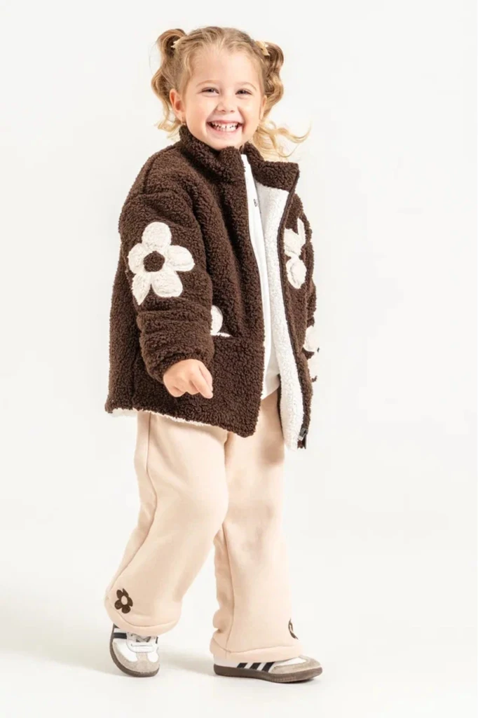 Kız Çocuk Çiçek Detaylı Peluş Ceketli Baskılı Sweatshirt ve Bol Paça Pantolon 3’lü Takım 8309 WNT - KAHVERENGİ
