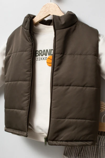 Erkek Çocuk Şişme Yelekli Basketbol Baskılı Sweatshirt ve Çizgili Pantolon 3’lü Takım 9107 - KAHVERENGİ