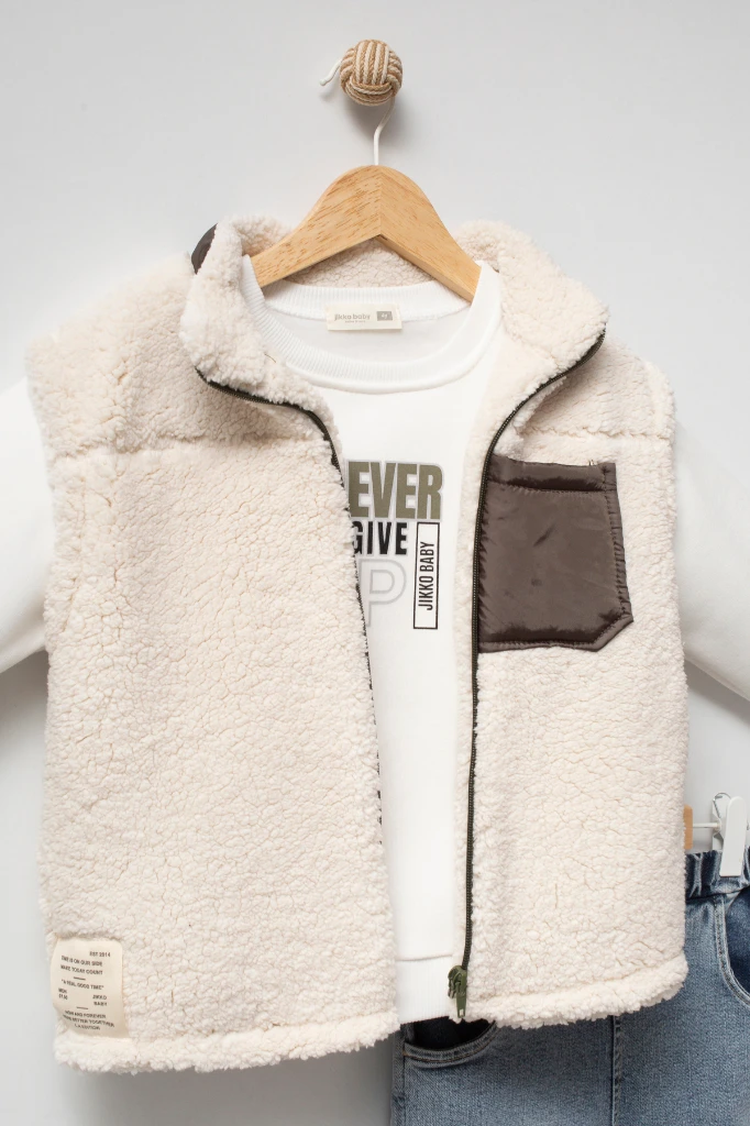 Erkek Çocuk Cep Detaylı Peluş Yelekli Baskılı Sweatshirt ve Kot Pantolon 3’lü Takım 8308 WNT - HAKİ