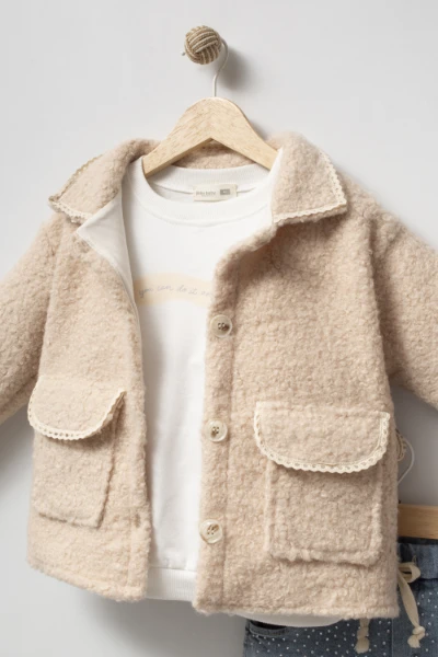 Kız Çocuk Dantel Biyeli Peluş Ceketli Baskılı Sweatshirt ve Taş Detaylı Bol Paça Jean Pantolon 3’lü Takım 8302 WNT - BEJ